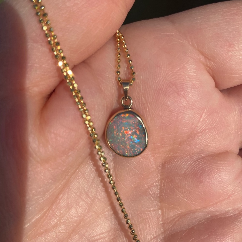 Australian Opal, Lightning Ridge Pendant and Necklace 14 k gold 18”